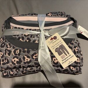 NWT Leopard Pajama Set with Makeup Bag